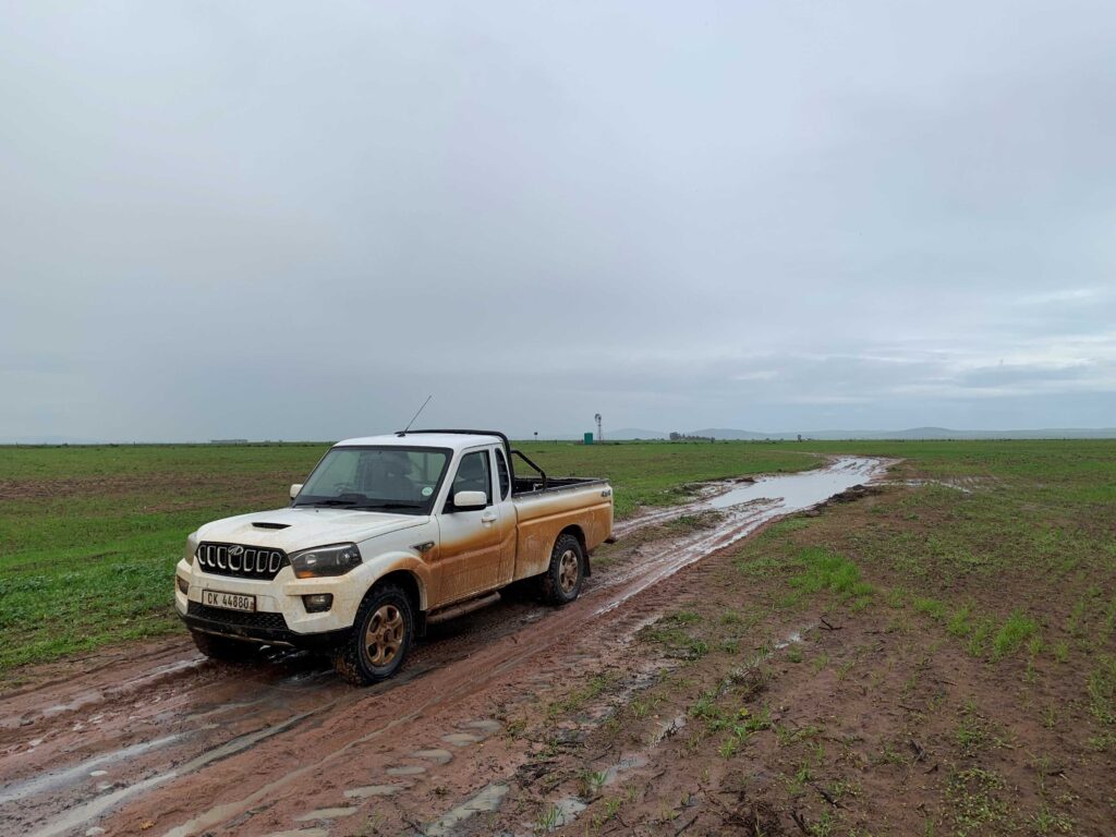 life on uilenkraal bakkie in muddy road